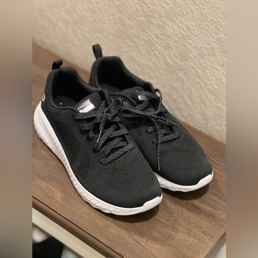 Skechers Women’s Chaos Sneaker Shoes Black/White Size 9